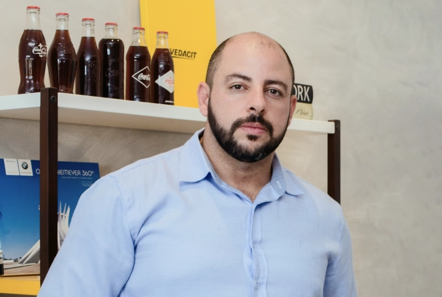 <em>Um pouco</em><br /><strong>Sobre mim</strong>